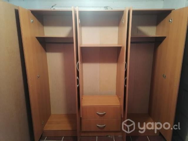 Clóset 6 puertas Rack semi nuevos
