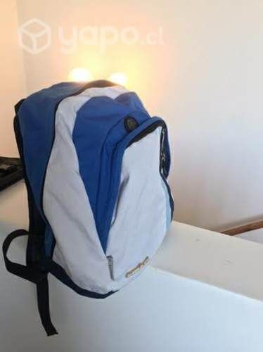 Mochila para mujer o colegio. Marca HEAD. nueva