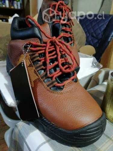 Zapatos de seguridad nuevos