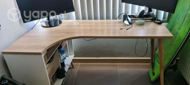 Escritorio Oslo usado con estante