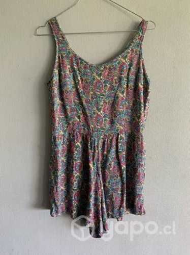 Enterito, un básico en talla S.