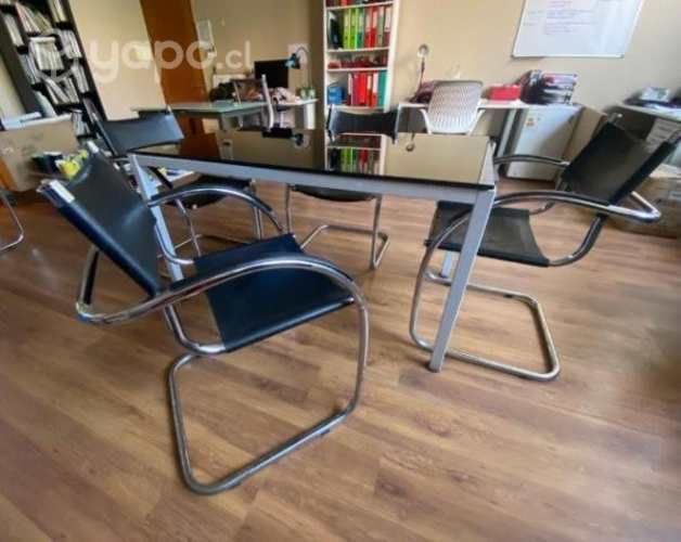 Sillas con mesa reuniones