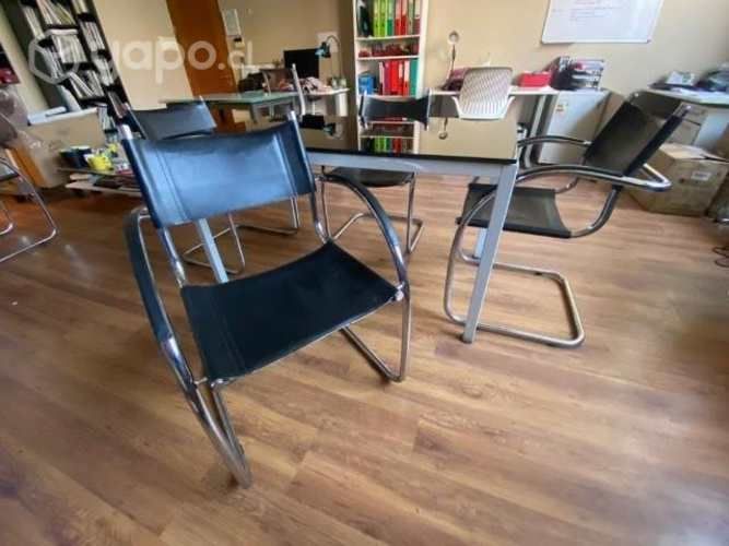 Sillas con mesa reuniones