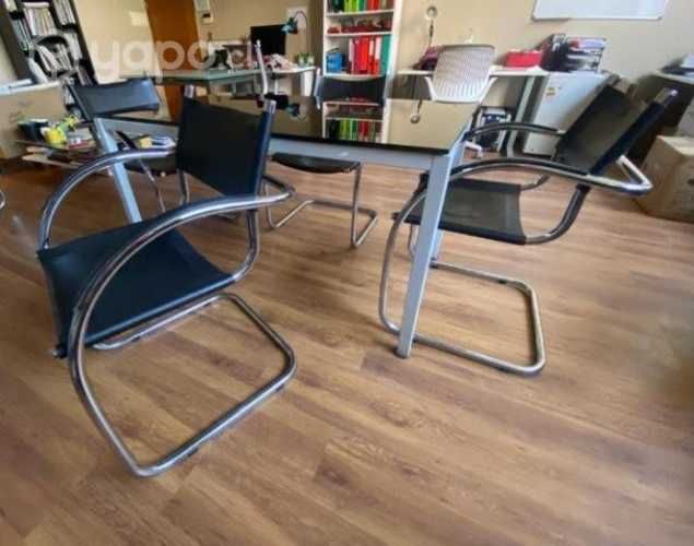 Sillas con mesa reuniones