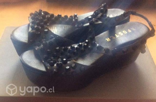 Chalas negras con pedrerías n*36 marca Foster