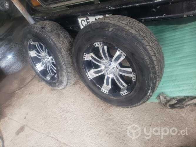 Juego de llantas 5 x 127 aro 17 con neumáticos