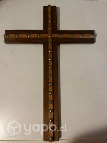 Hermosa y elegante cruz de madera