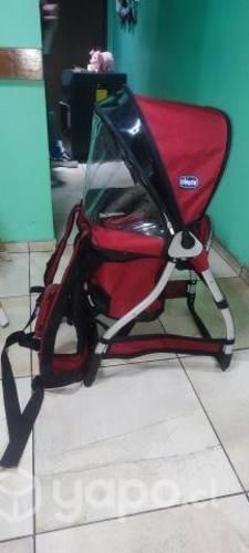 Mochila senderismo marca chicco color roja