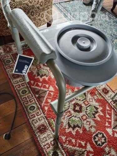 Silla con orinal plegable