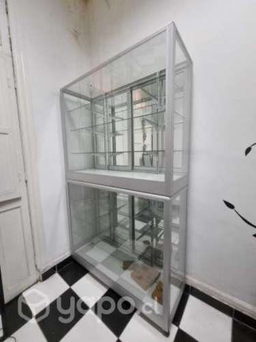 Vitrina con ruedas