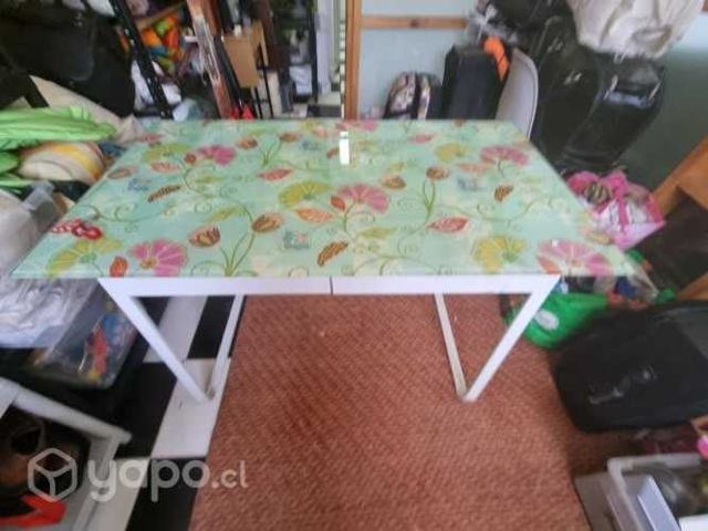 Escritorio con vidrio