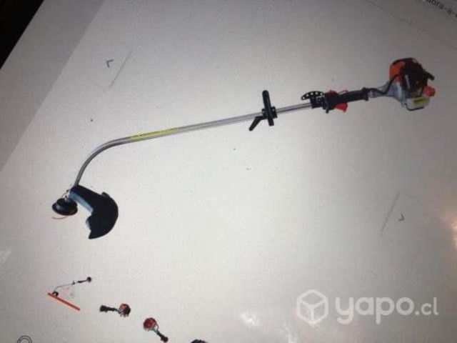 Orilladora marca Titan a combustión,