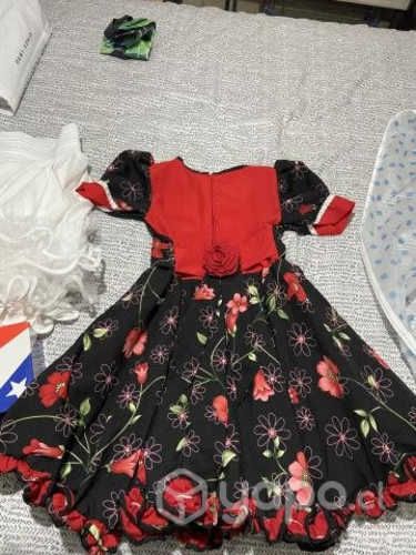 Vestido huasa y zapatos