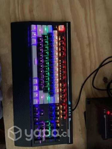 Teclado mecánico 100 por ciento y g203