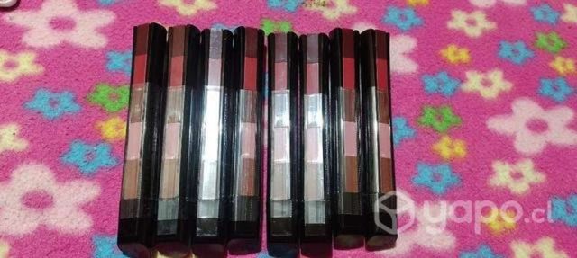 Maquillajes labiales y delineador