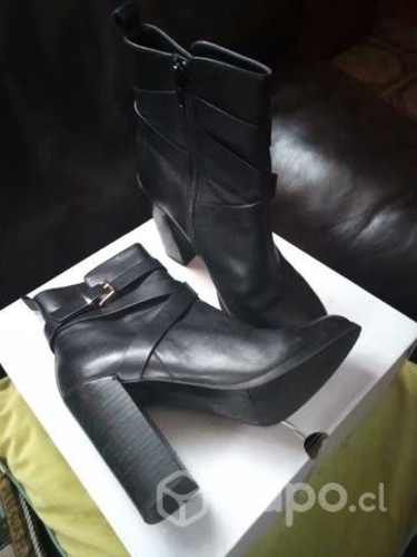 Botas con tacos negros
