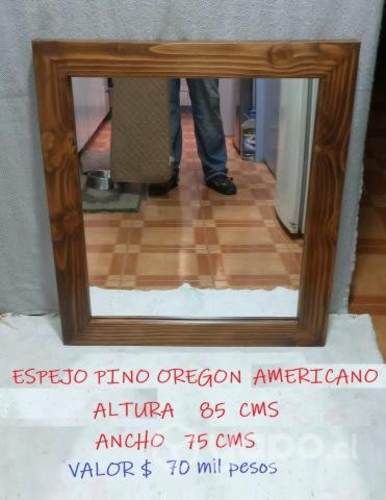 Espejo y mesas de centro