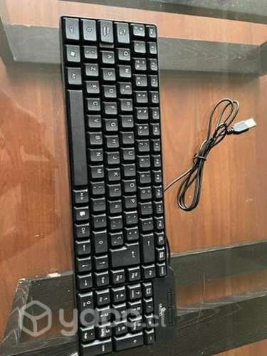 Teclado alámbrico seminuevo con conector USB