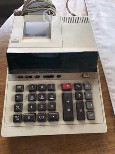 Calculadora con papel funcionando