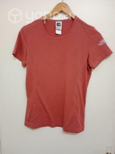 North Face polera modelo Vapor Wick