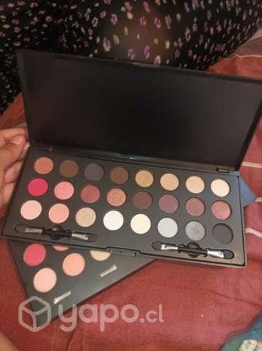 Paleta de maquillaje de 24 colores