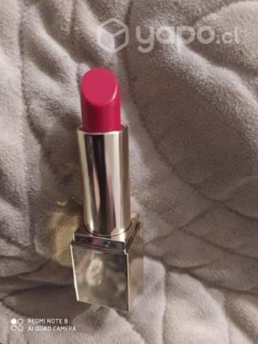 Lindo labial marca Estée Lauder nuevo