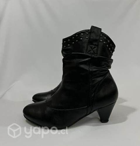 Botín 100% Sintético Tachas Marca Index N*38 Negro