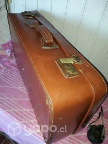 Maleta antigua de cuero grueso para decoracion
