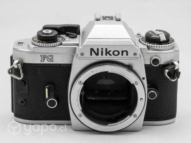 Cámara Nikon FG (solo el cuerpo)