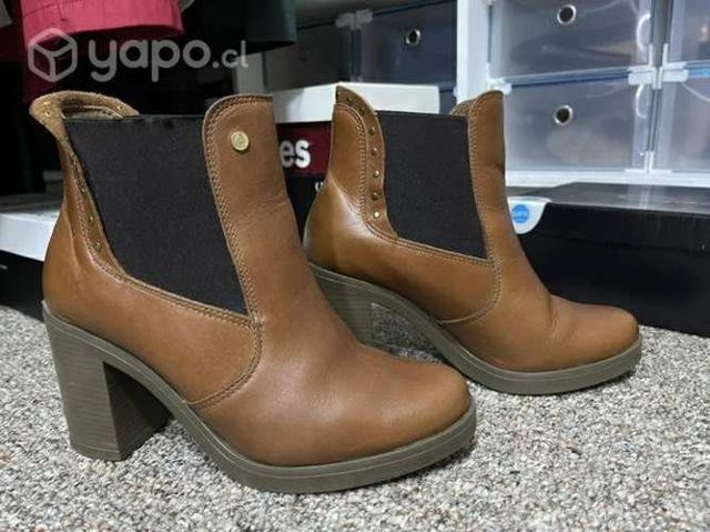 Botín Hush Puppies Camel 38