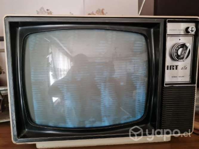 Televisor antiguo funcionando
