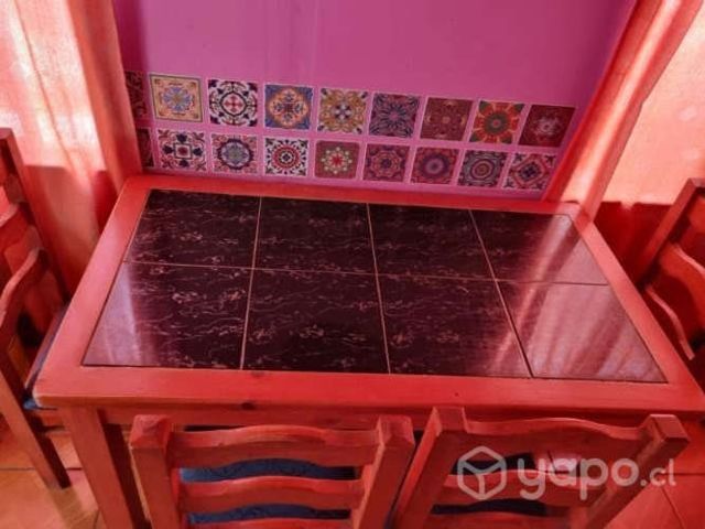 Comedor con ceramica más 4 sillas