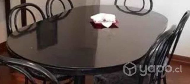 Mesa de comedor de vidrio