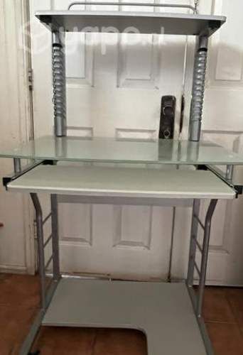 Escritorio con vidrio templado