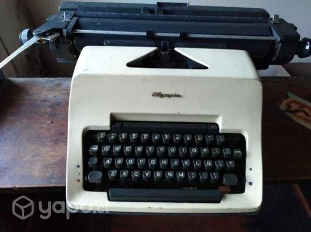 Máquina de escribir, calculadora de escritorio