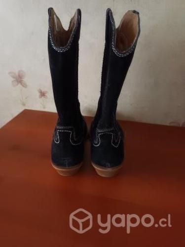 Botas negras nuevas
