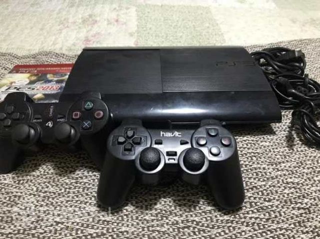 Consola ps3 2 controles y 1 juego