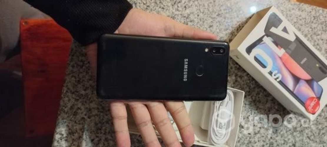 Samsung A10s - usado