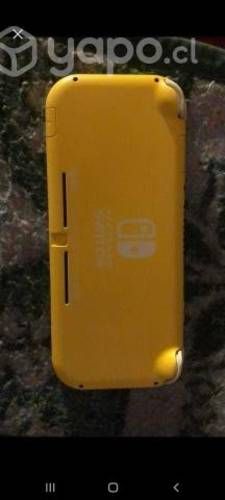 Nintendo Switch lite Amarilla poco uso
