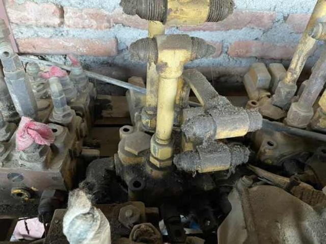 Caja de válvula cargador frontal Michigan 55C