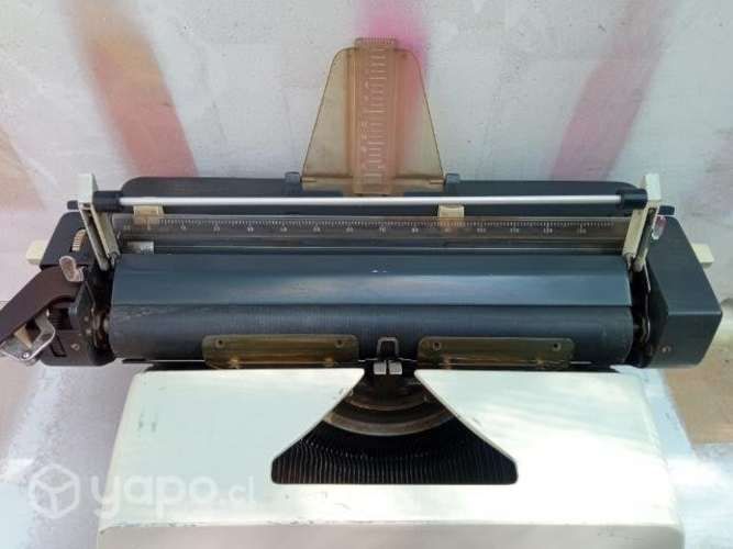 Maquina de escribir marca Olimpia