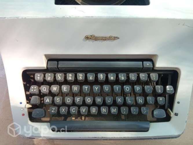 Maquina de escribir marca Olimpia