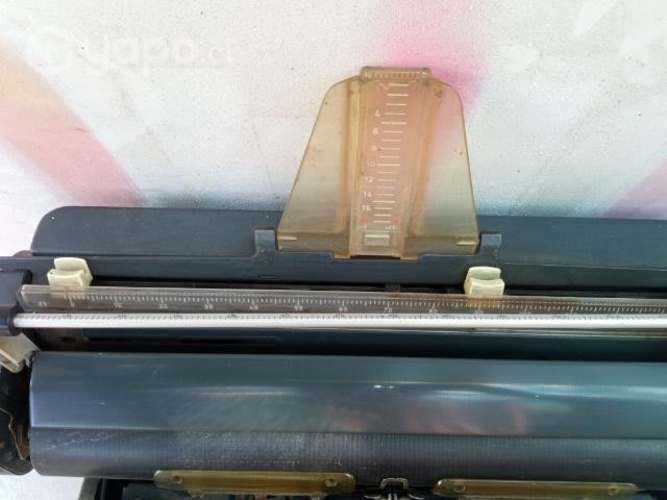 Maquina de escribir marca Olimpia