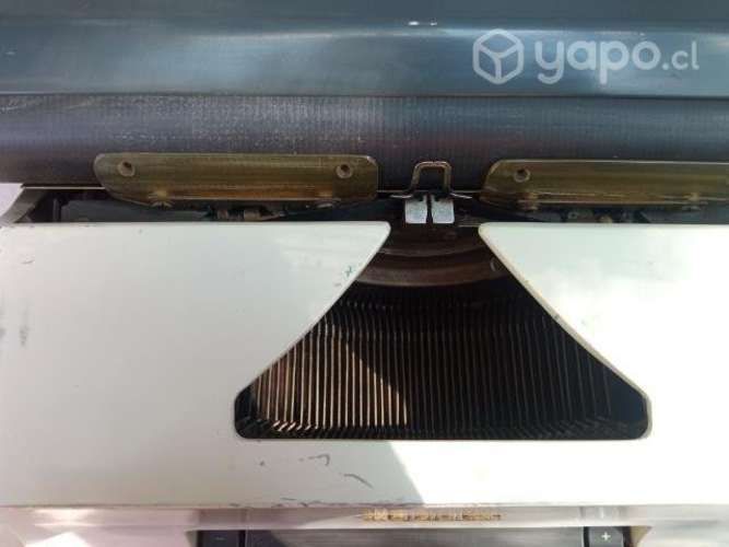 Maquina de escribir marca Olimpia