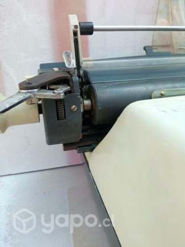 Maquina de escribir marca Olimpia