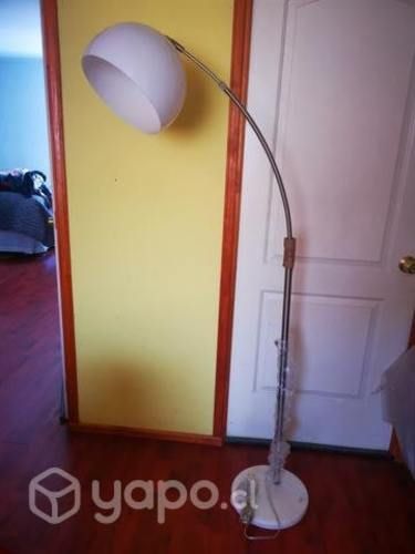 Lámparade pie con base de mármol