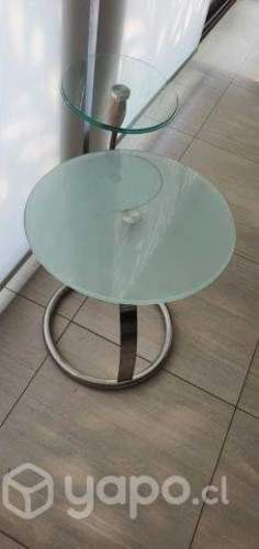 Mesa lateral cromada y de vidrio