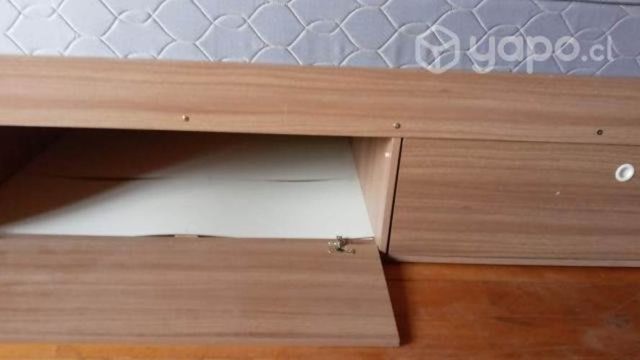 Cama 1 plaza 1/2 con velador