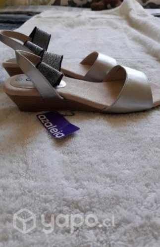 Zapatillas Skechers y chalas