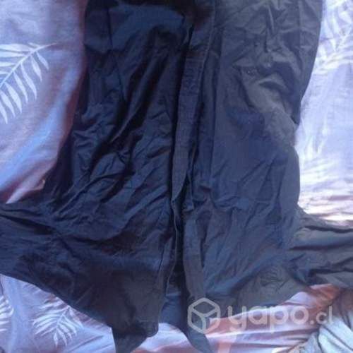 Camisa negra 16 y pantalón negro XL